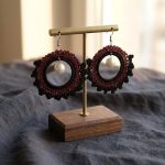 گوشواره دست‌بافت طرح بوهو زرشکی - Image 3